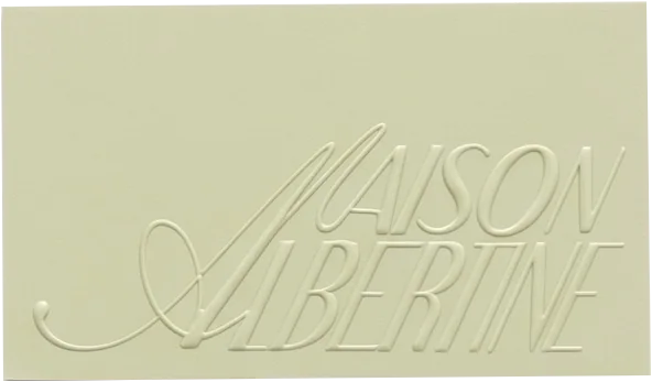 Carte de visite vert pâle, logo Maison Albertine en relief